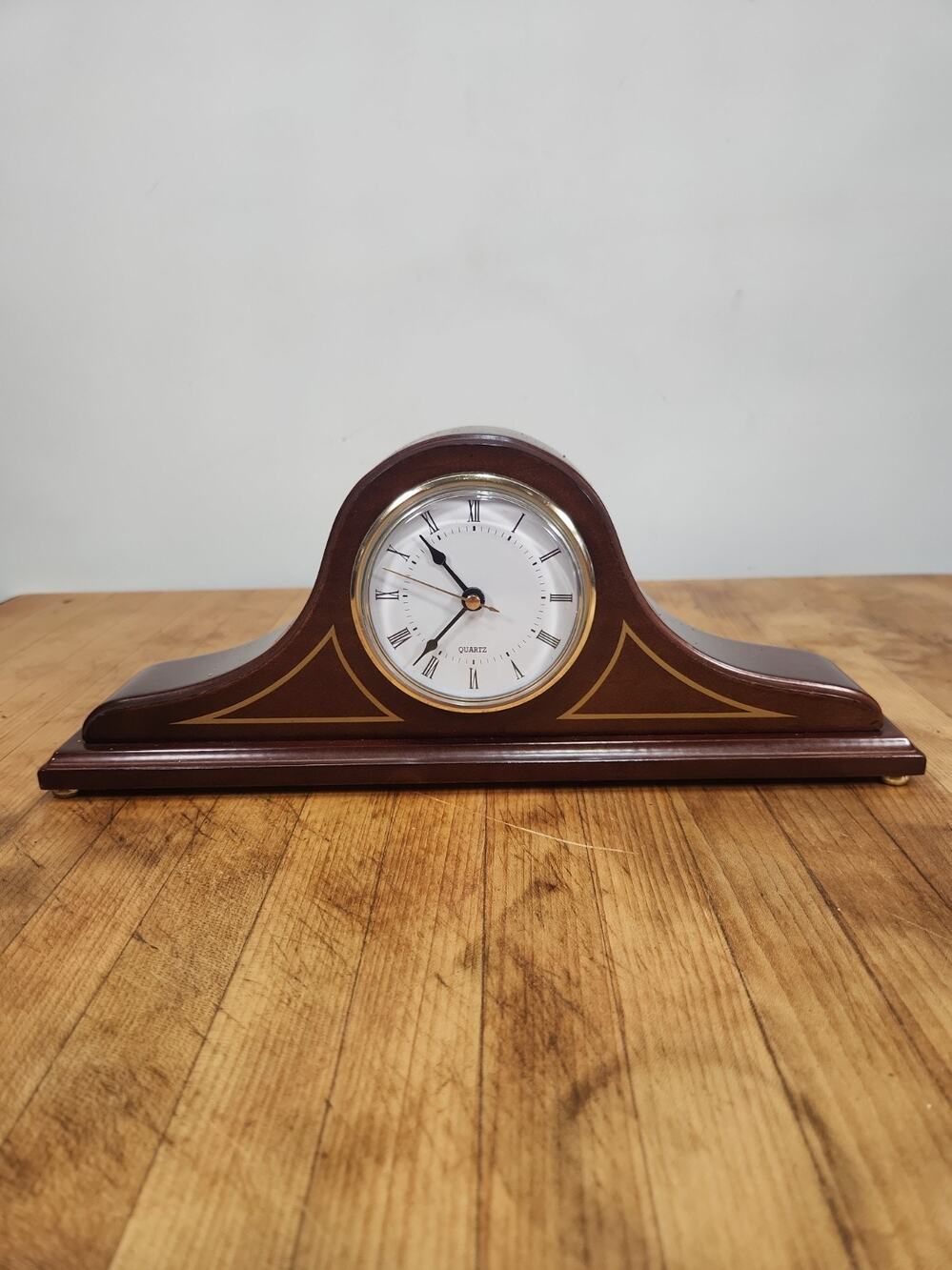 Vintage Bombay Company Wood Mantel Clock Quartz Roman Numerals Working 26-105